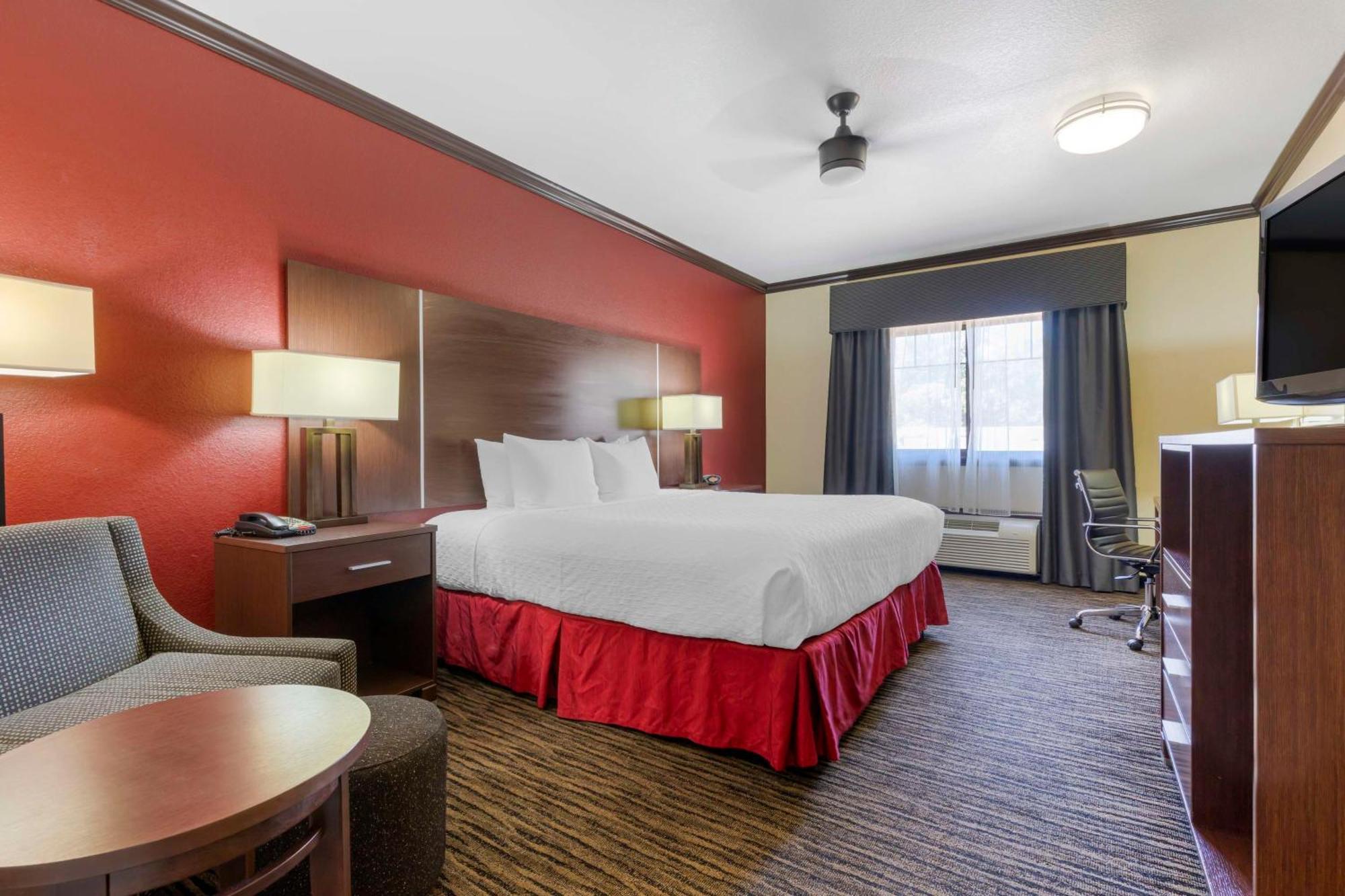 Center Best Western Plus Classic Inn And Suites מראה חיצוני תמונה