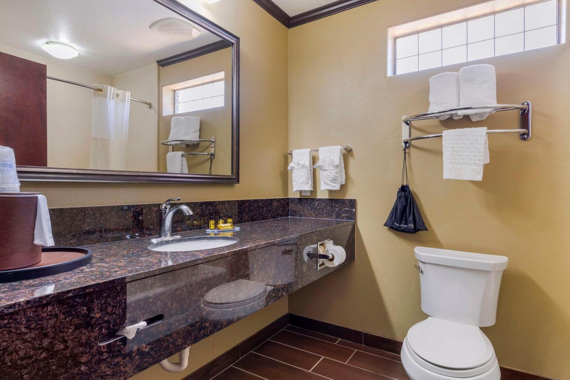 Center Best Western Plus Classic Inn And Suites מראה חיצוני תמונה