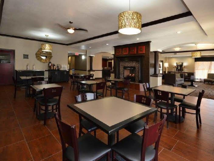 Center Best Western Plus Classic Inn And Suites מראה חיצוני תמונה